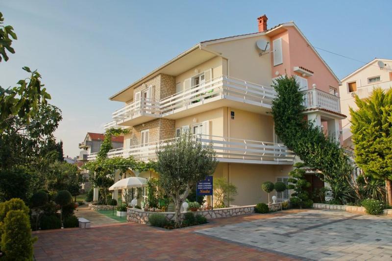 F• R• I• E• N• D• S• Bed & Breakfast Novalja Luaran gambar