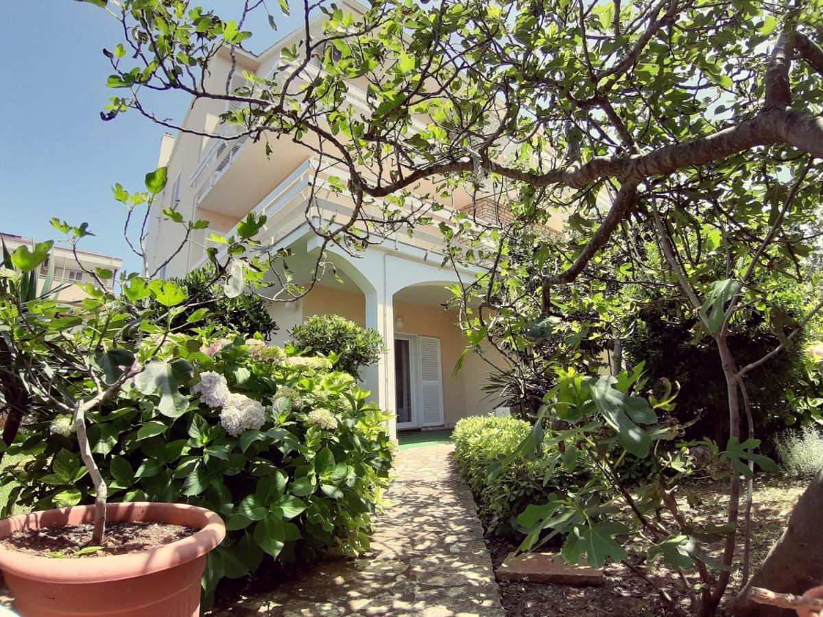 F• R• I• E• N• D• S• Bed & Breakfast Novalja Luaran gambar