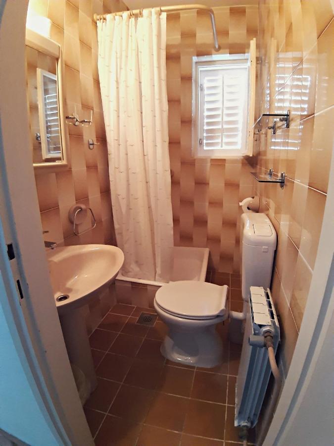 F• R• I• E• N• D• S• Bed & Breakfast Novalja Luaran gambar