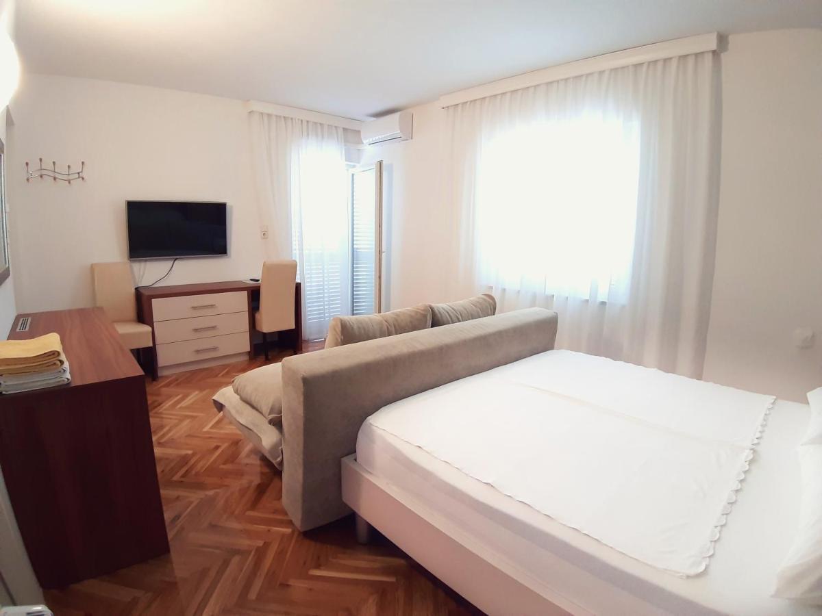 F• R• I• E• N• D• S• Bed & Breakfast Novalja Luaran gambar