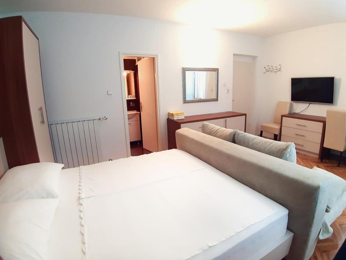 F• R• I• E• N• D• S• Bed & Breakfast Novalja Luaran gambar