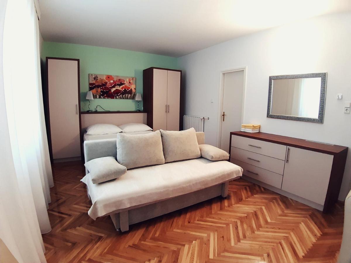 F• R• I• E• N• D• S• Bed & Breakfast Novalja Luaran gambar