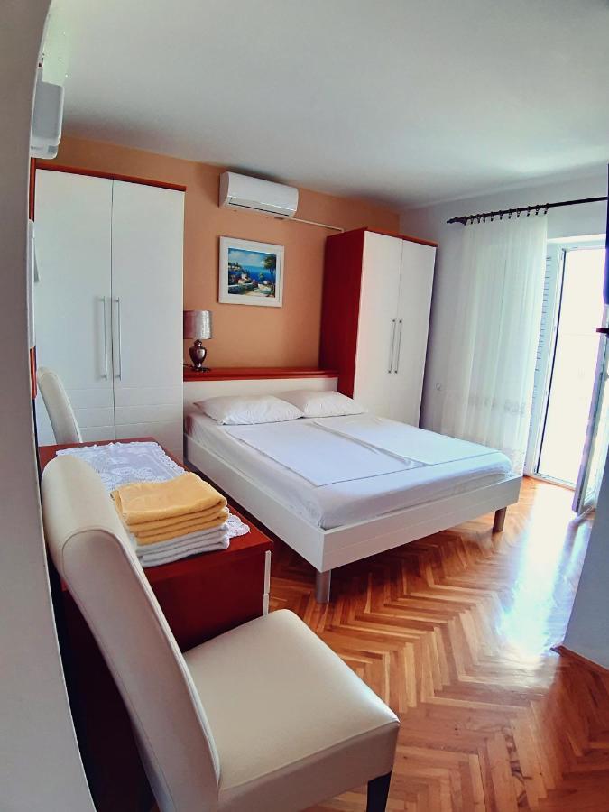 F• R• I• E• N• D• S• Bed & Breakfast Novalja Luaran gambar
