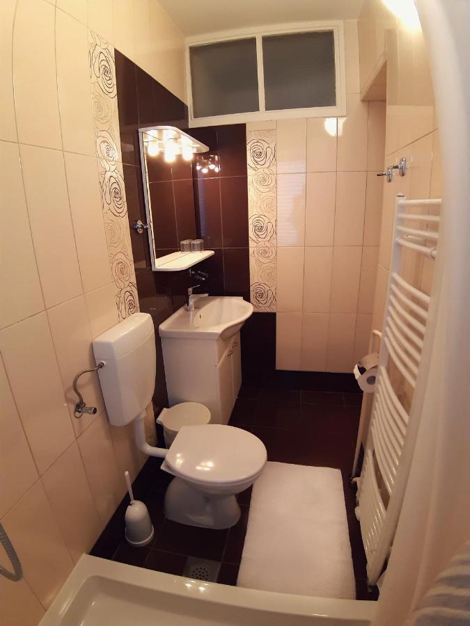 F• R• I• E• N• D• S• Bed & Breakfast Novalja Luaran gambar
