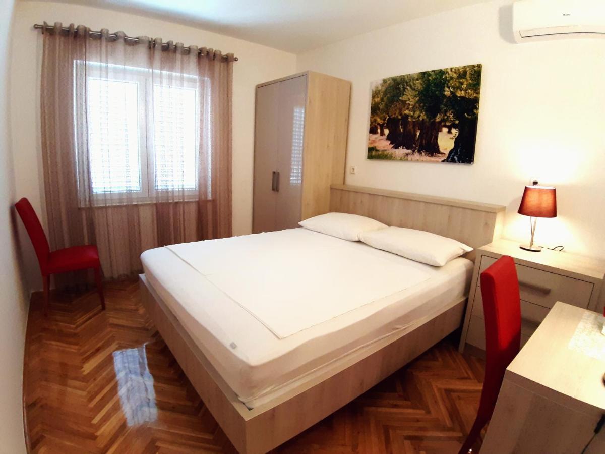 F• R• I• E• N• D• S• Bed & Breakfast Novalja Luaran gambar