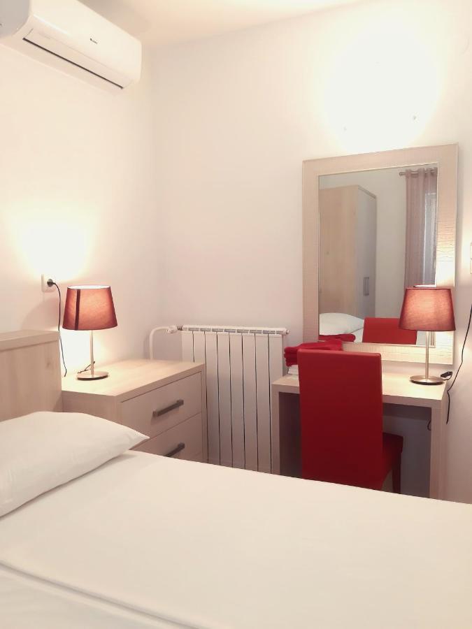 F• R• I• E• N• D• S• Bed & Breakfast Novalja Luaran gambar