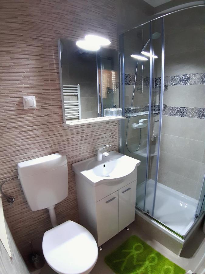 F• R• I• E• N• D• S• Bed & Breakfast Novalja Luaran gambar
