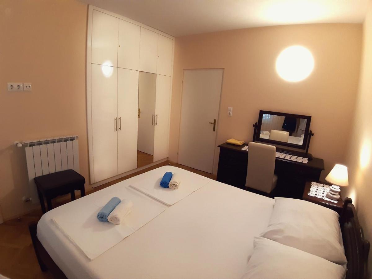 F• R• I• E• N• D• S• Bed & Breakfast Novalja Luaran gambar