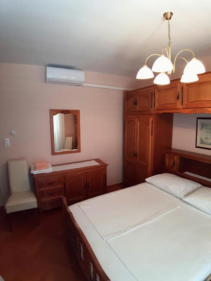 F• R• I• E• N• D• S• Bed & Breakfast Novalja Luaran gambar