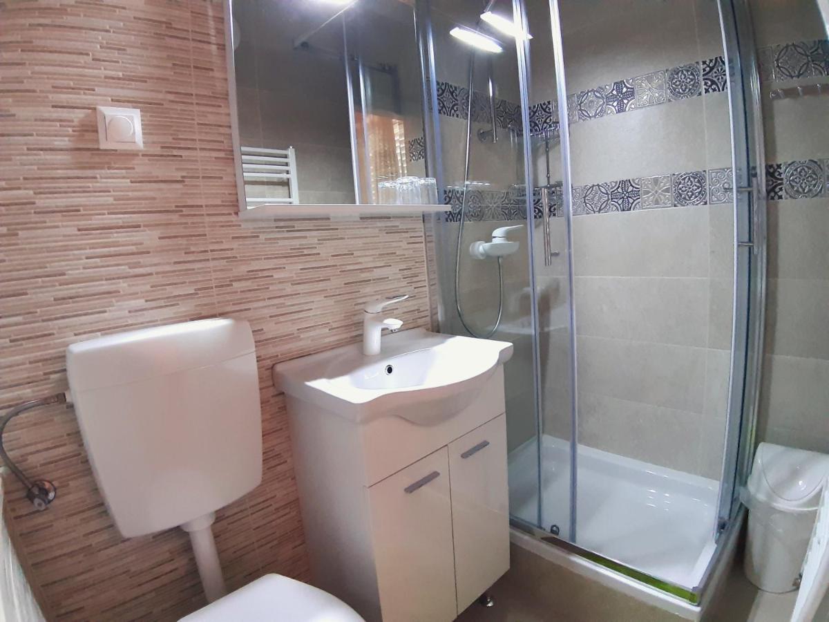 F• R• I• E• N• D• S• Bed & Breakfast Novalja Luaran gambar