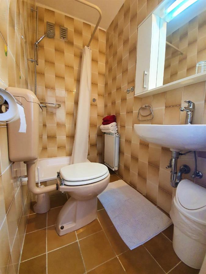 F• R• I• E• N• D• S• Bed & Breakfast Novalja Luaran gambar