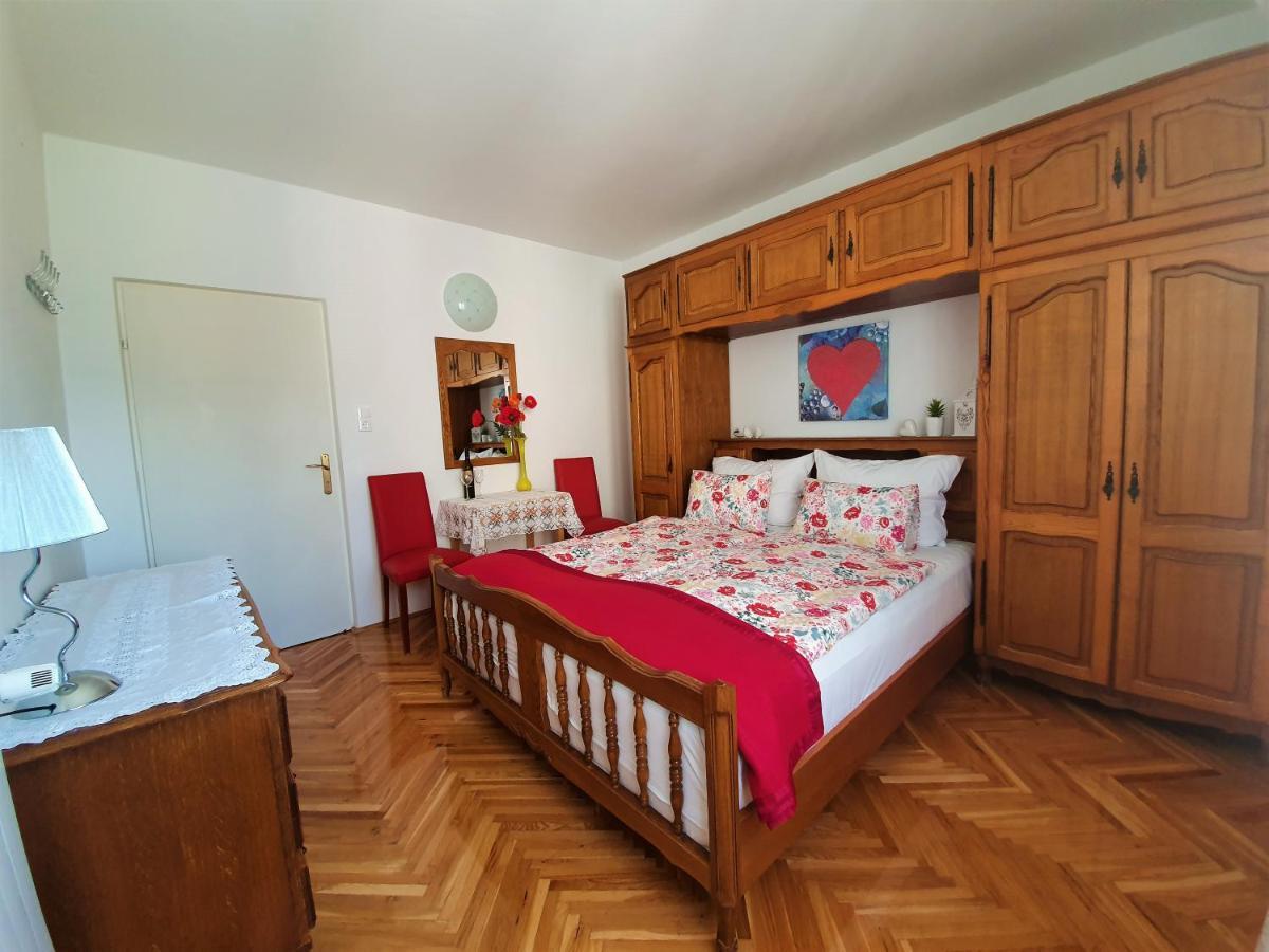 F• R• I• E• N• D• S• Bed & Breakfast Novalja Luaran gambar