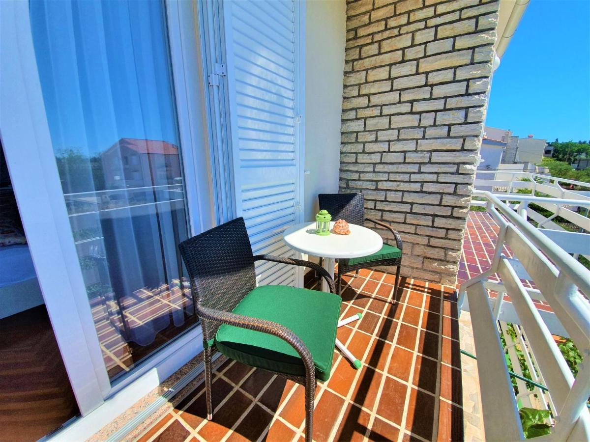 F• R• I• E• N• D• S• Bed & Breakfast Novalja Luaran gambar