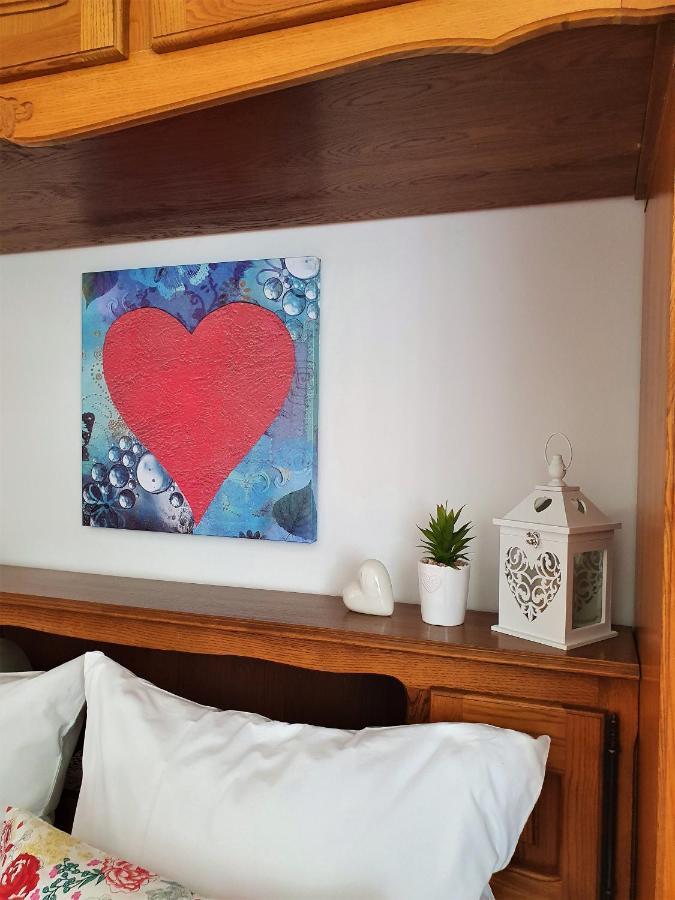 F• R• I• E• N• D• S• Bed & Breakfast Novalja Luaran gambar