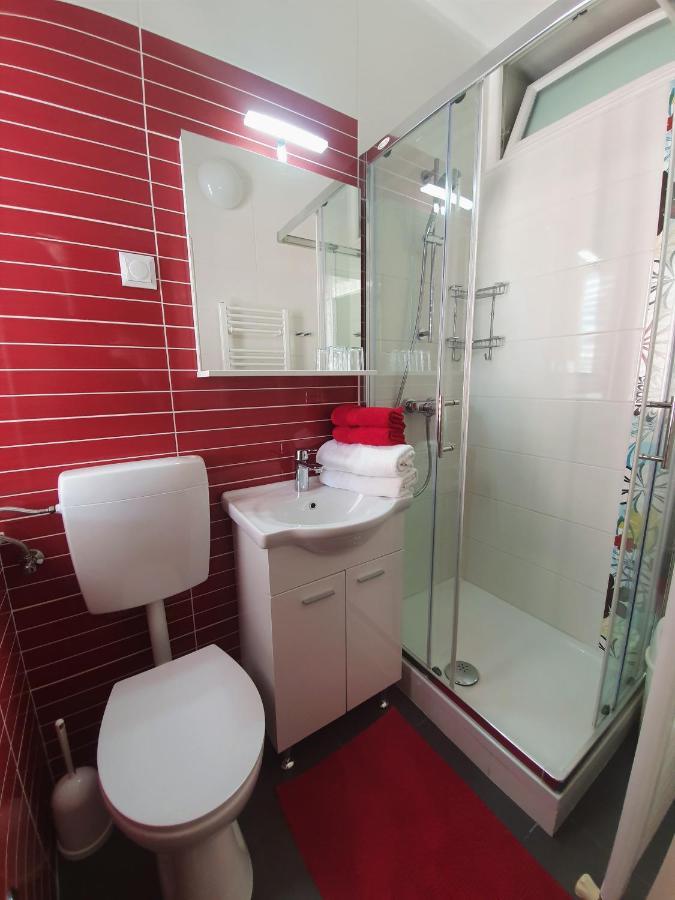 F• R• I• E• N• D• S• Bed & Breakfast Novalja Luaran gambar