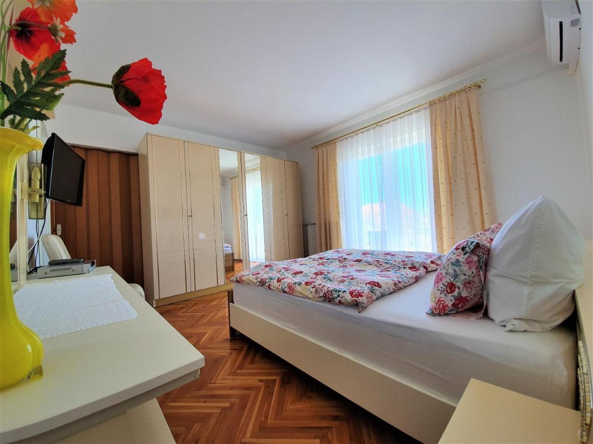 F• R• I• E• N• D• S• Bed & Breakfast Novalja Luaran gambar