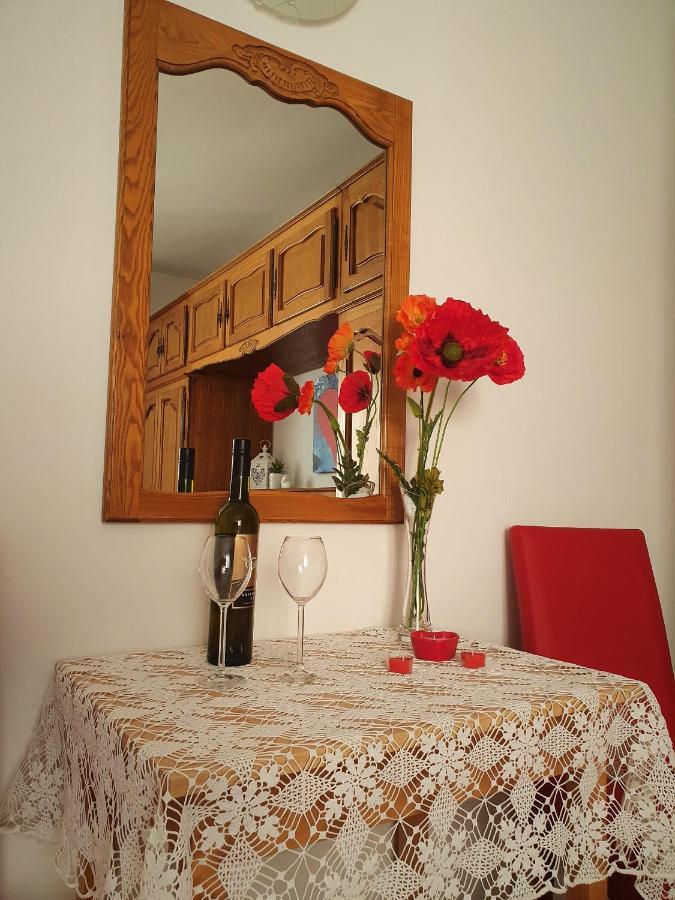 F• R• I• E• N• D• S• Bed & Breakfast Novalja Luaran gambar