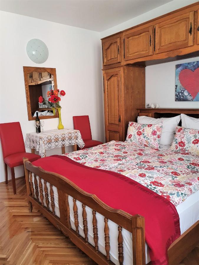 F• R• I• E• N• D• S• Bed & Breakfast Novalja Luaran gambar